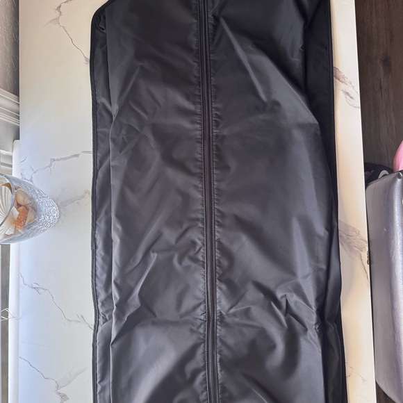 Tumi Classic Black Garment Bag - Picture 2 of 3